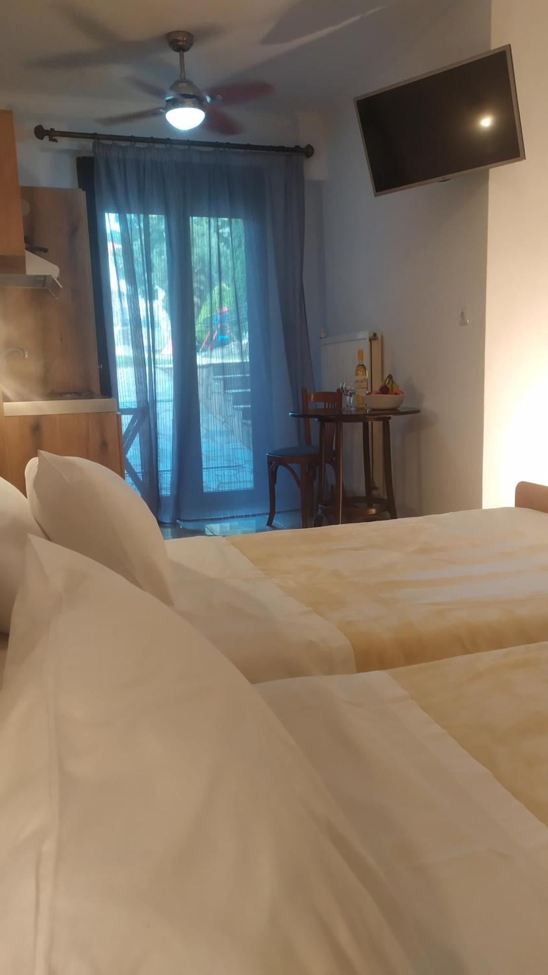 Smallhotel - Vevi Exterior photo